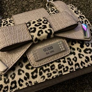 GUESS Laura handbag 👜